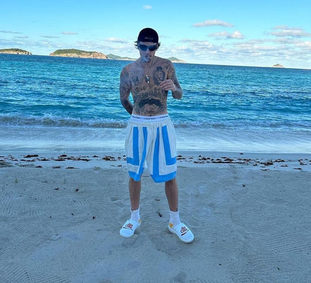 0229 Justin Bieber Shirtless Shots 1