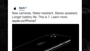 iPhone 7 Debut -- Apple Screws Itself (PHOTO + VIDEO)