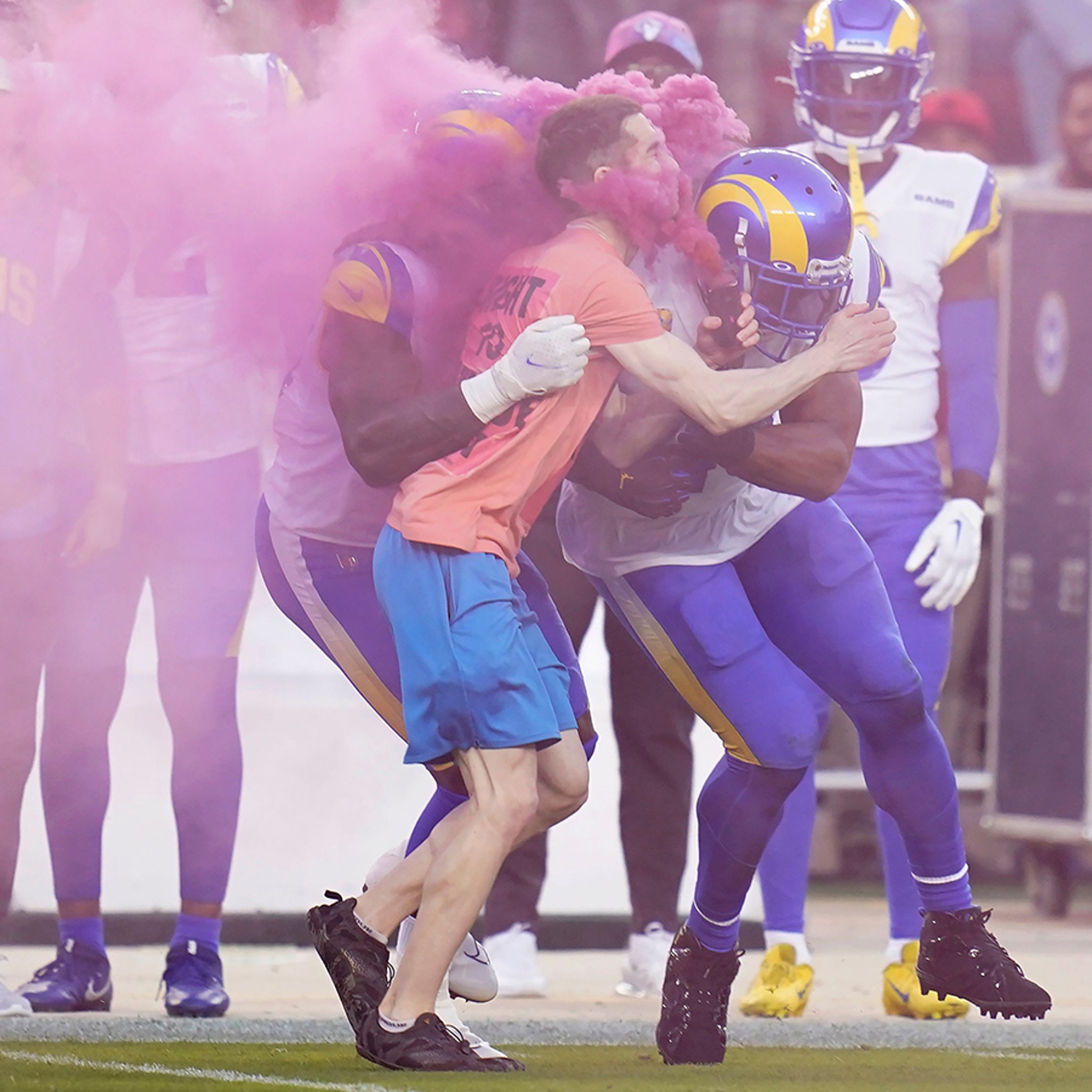 Rams' Bobby Wagner Flattens Smoke-Bomb-Toting Field Invader During 'MNF