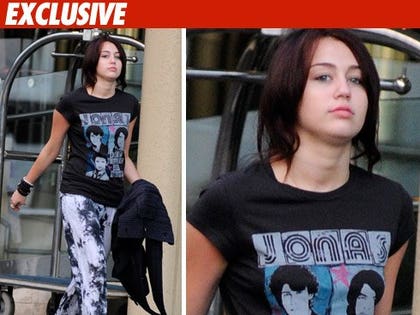 1203_miley-jonas-shirt_ex_infphoto_1130399_inf