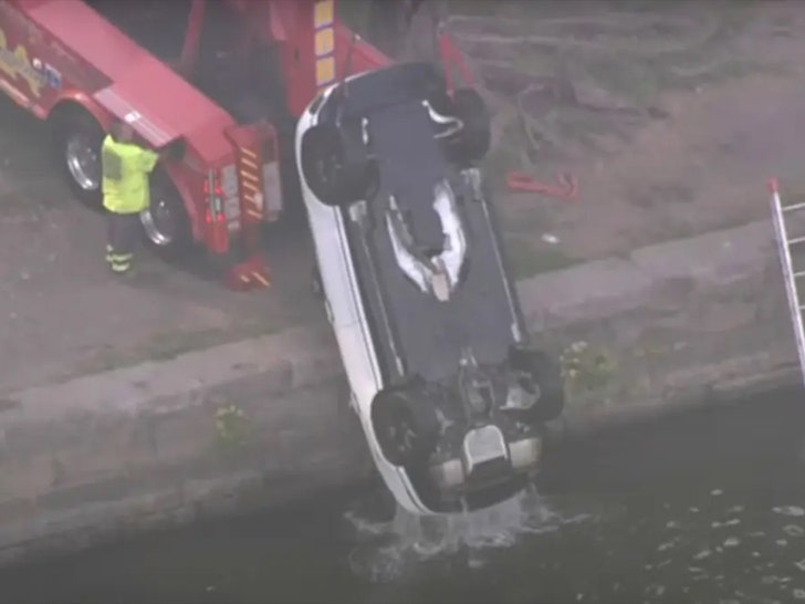 car underwater cbs 1