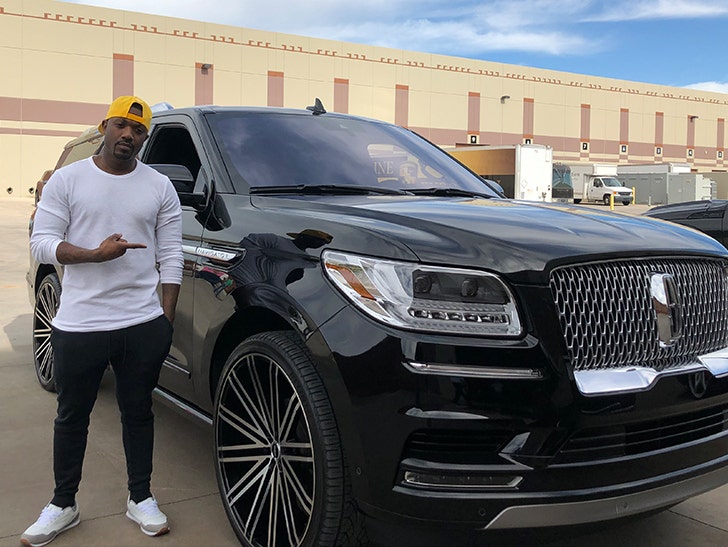 Ray J Treats Himself to k Car Shopping Spree for :: 0117-ray-j-lincoln-navigator-1