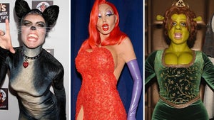 1026-Heidi-Klum-Best-Halloween-Costumes-PRIMARY