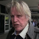 Gary Busey supuestamente agarró el trasero de una mujer e intentó desabrochar un sostén, lo que generó cargos