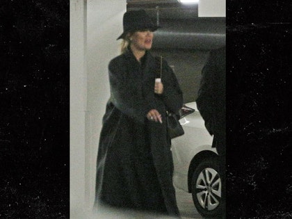 1207_pregnant-Khloe-Kardashian_Backgrid