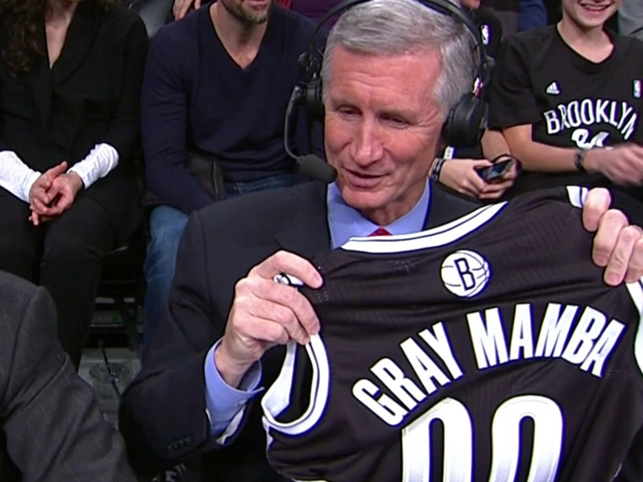 Mike Breen tells heartwarming signed Kobe Bryant jersey story