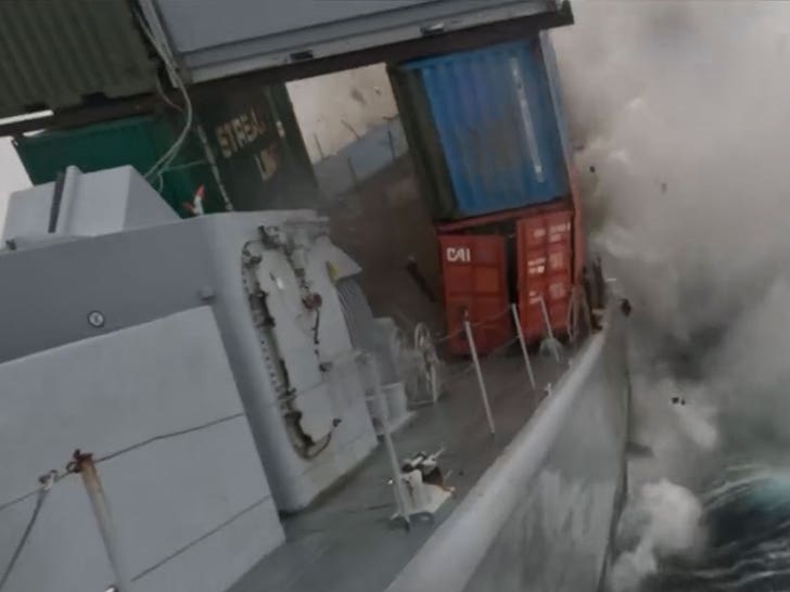 111825_torpedo_submarine_cargo