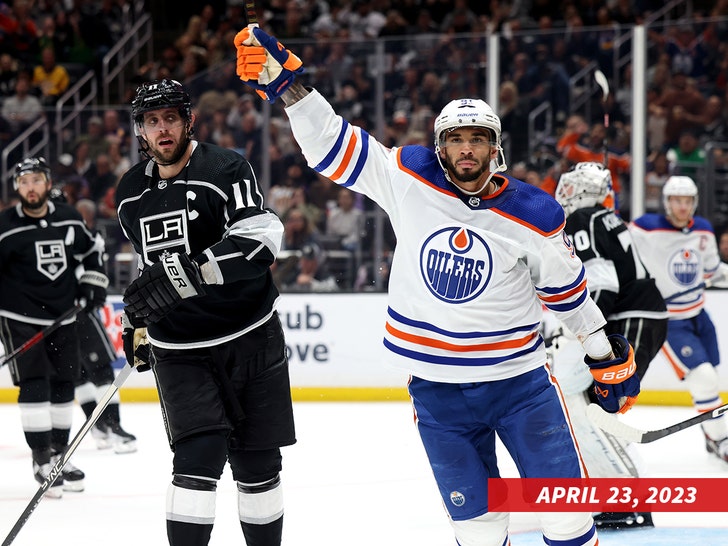 Edmonton Oilers Player Claims An LA Kings Fan Spit On A Young Fan & Says  He's 'Disgusted' - Narcity