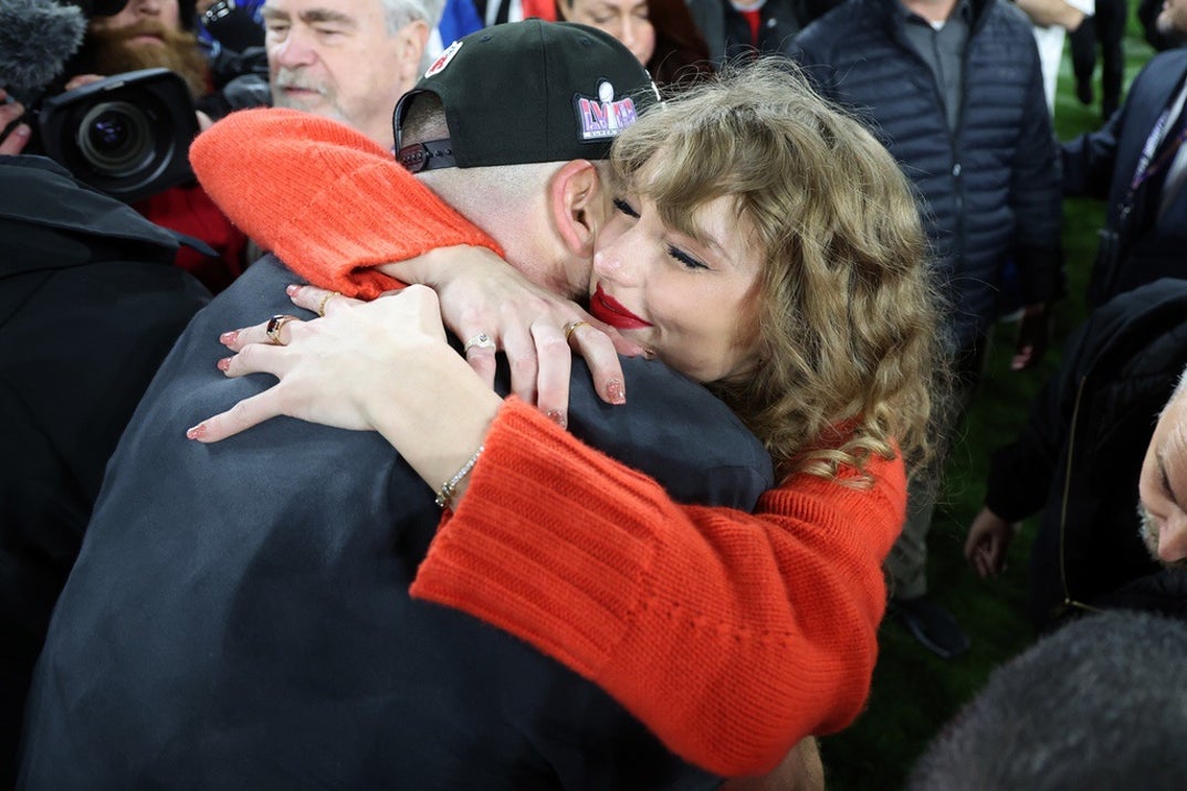 Taylor Swift Travis Kelce After Chiefs Win photos 14