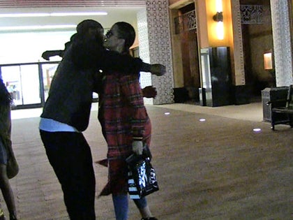 091614_khloe_kardashian_primary