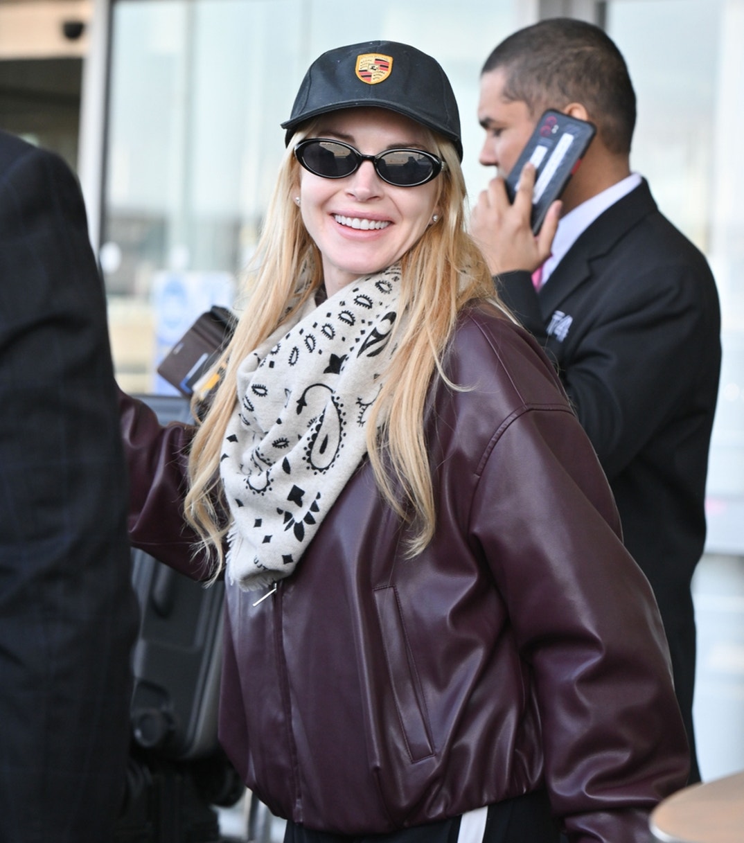 Lindsay Lohan Arrives NYC 6