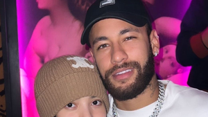Soccer Superstar Neymar Poses For Picture With BLACKPINK's Lisa