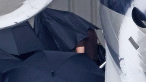 0926-Taylor-Swift-Arrives-Selena-Wedding-PRIMARY