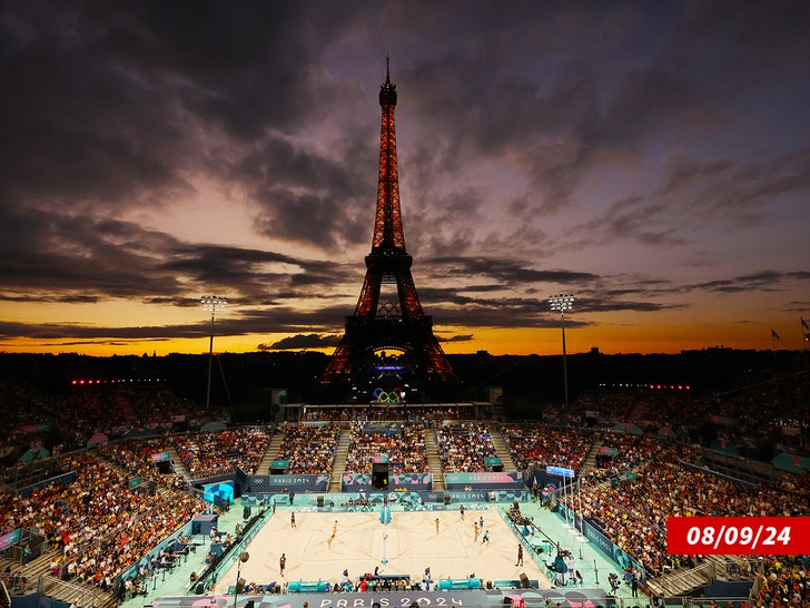 Eiffel Tower vollyball