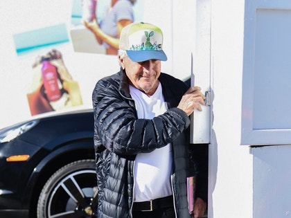 Dustin Hoffman peek a boo Parking Valet Brentwood photos 6