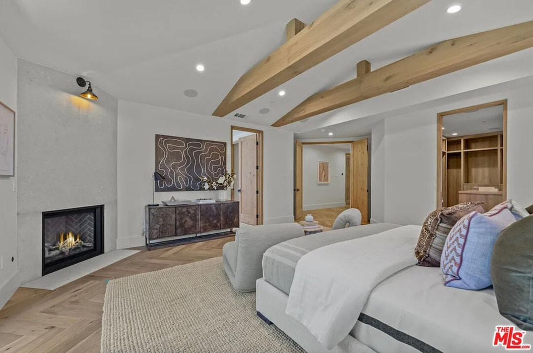 Peta Murgatroyd and Maks Chmerkovskiy Lists L.A. Home For Rent 14