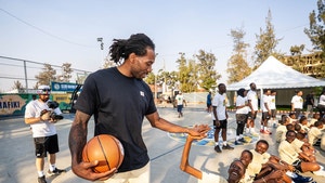Kawhi Leonard Builds Basketball Court 10