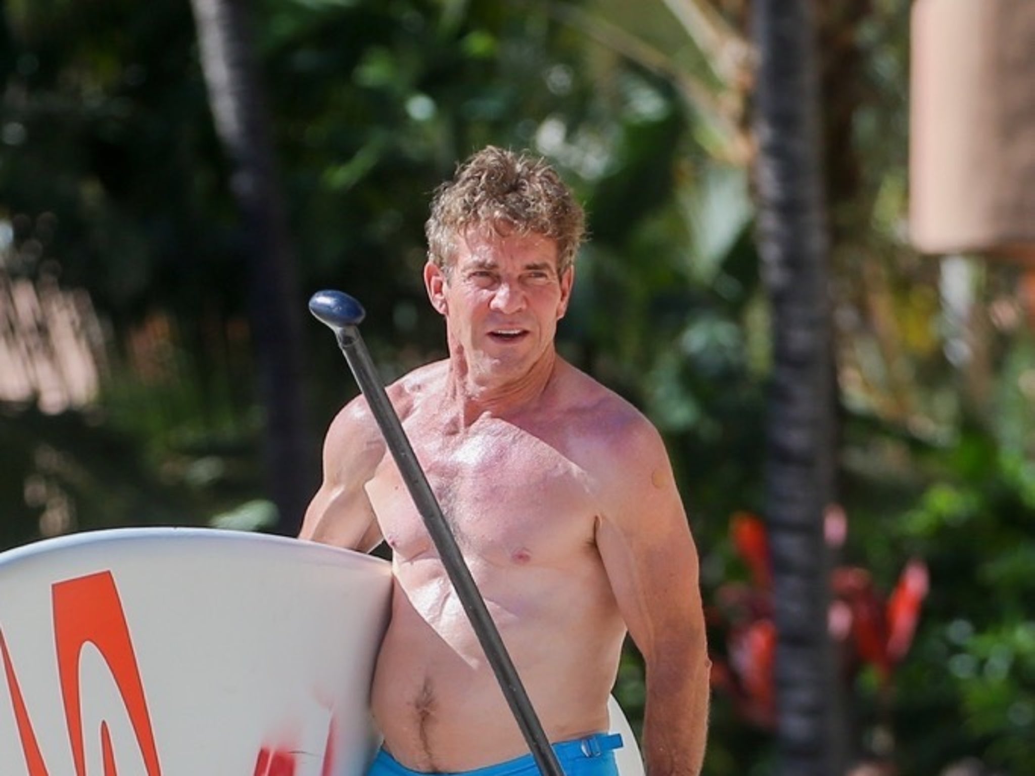 Dennis Quaid and Laura Savoie in Hawaii -- Getting A Good Paddling