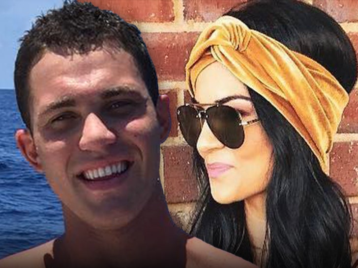 alex-kompothecras-elisa-salerno-main-ig-1