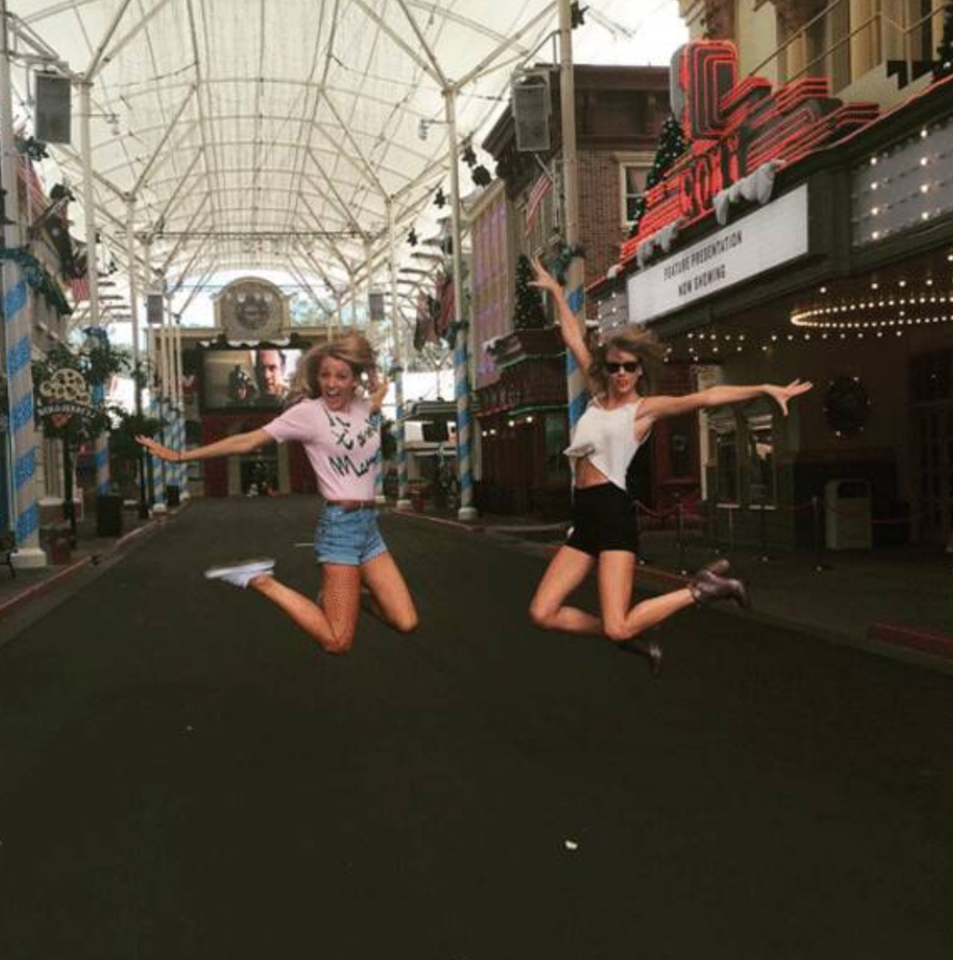 Taylor Swift Blake Lively Together Friends photos 2