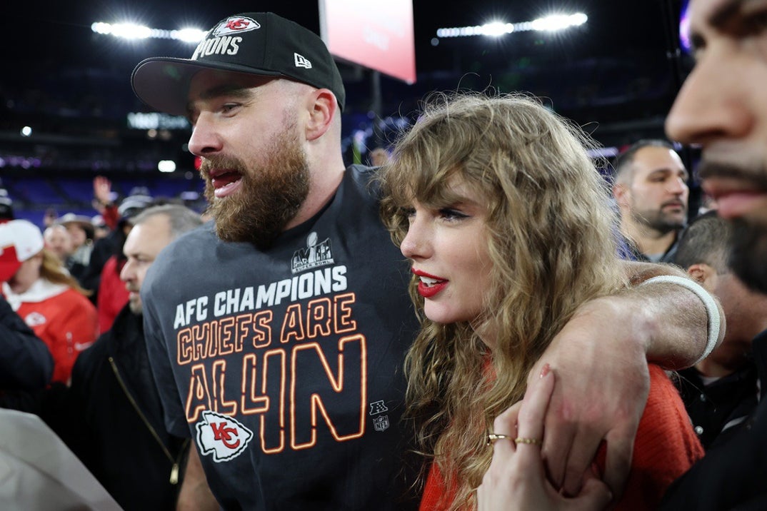 Taylor Swift Travis Kelce After Chiefs Win photos 17