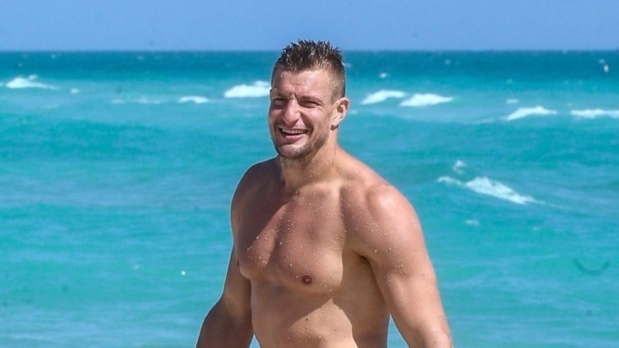 Rob Gronkowski Shows Off Ripped Body In Miami