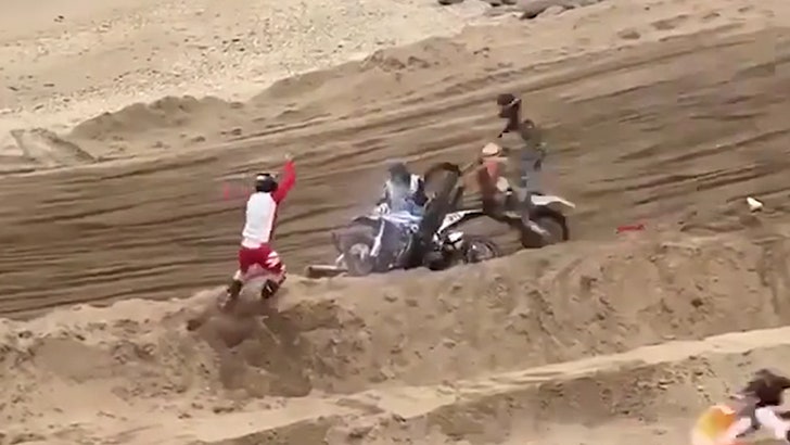 Four Dirt Bikers Collide During Argentina Competition in Wild Video