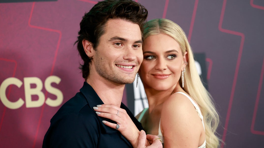 0206-Kelsea-Ballerini-and-Chase-Stokes-Happier-Times-PRIMARY