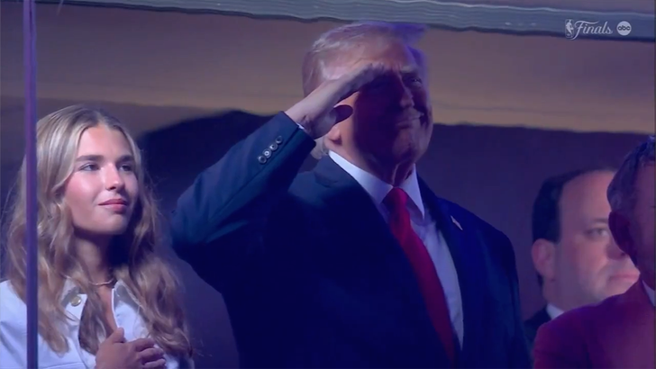 060826_trump_national_anthem_kal