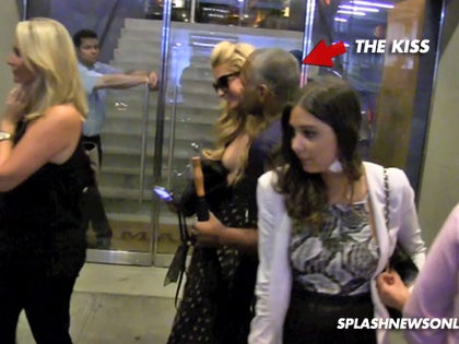 091014_paris_hilton_splash_primary