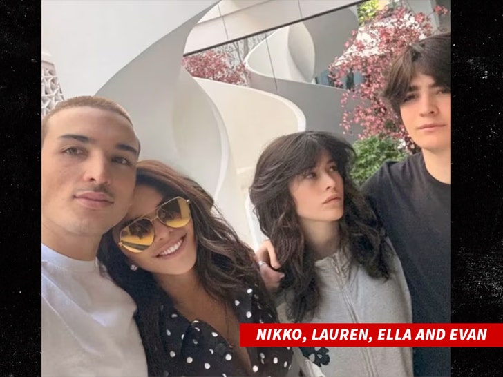 Nikko Lauren Lauren Lauren Sanchez Brothers Instatus 1
