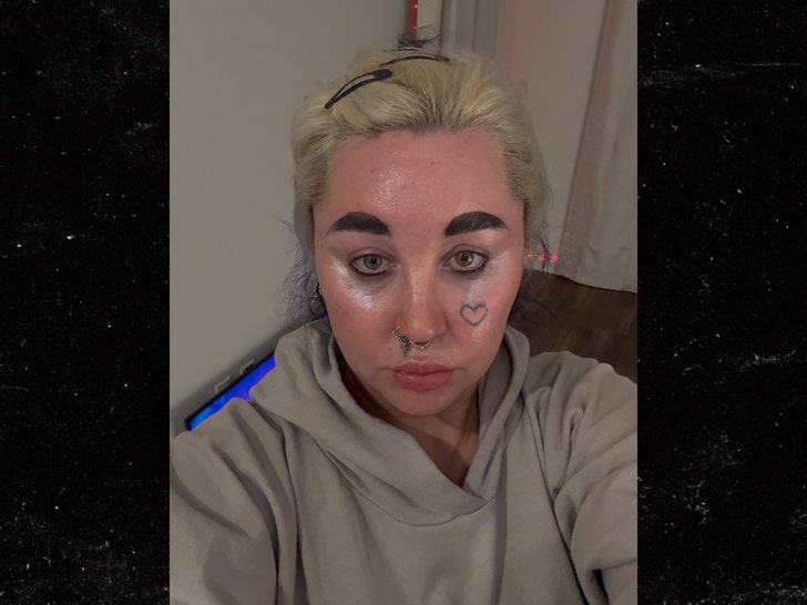 amanda-bynes-handout-1