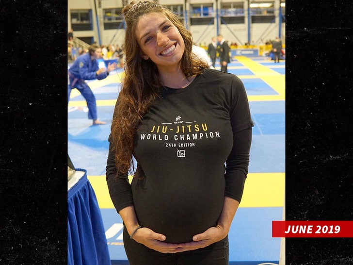Mackenzie Dern - Different phases of my UFC career! I can't wait to see  the fighter I will become! [2018 UFC Debut] - [2019 Becoming a mom] -  [2020 Winning streak] - [2021 Top 5] : r/WMMA