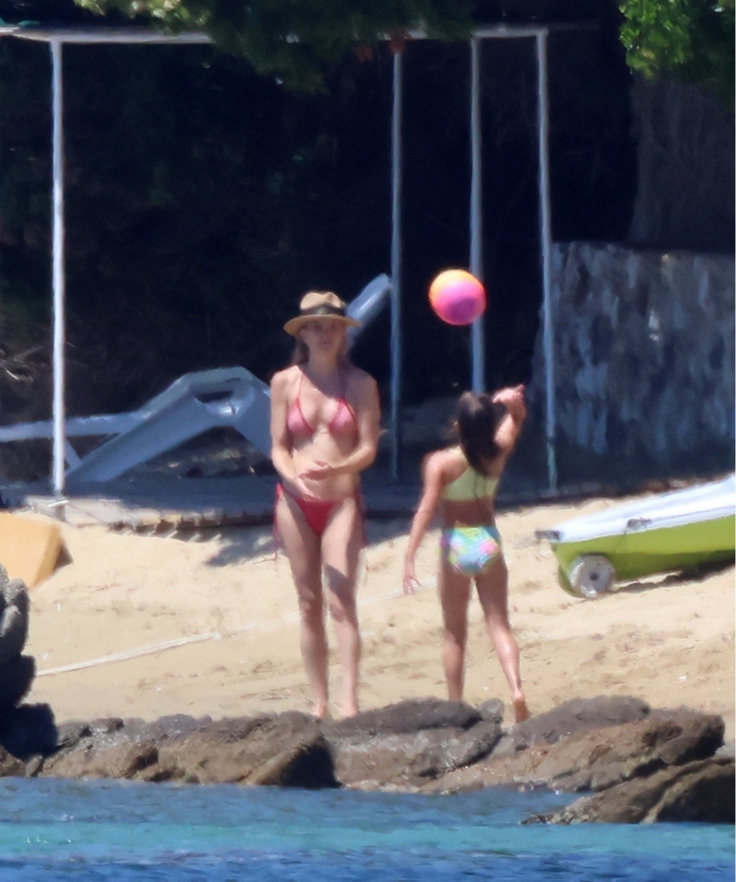 Kate Hudson Paddle Boarding Fam Vacation 7