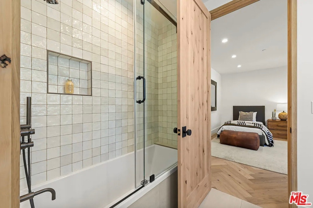 Peta Murgatroyd and Maks Chmerkovskiy Lists L.A. Home For Rent 7