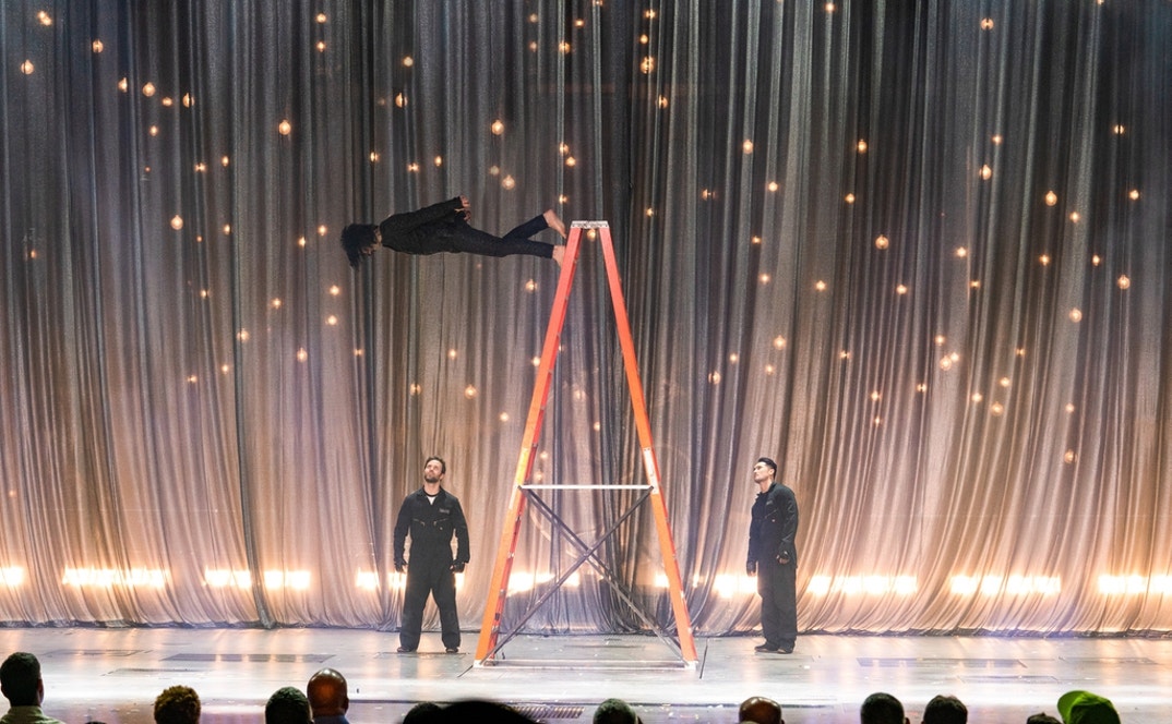 Criss Angel Performance Pics 0