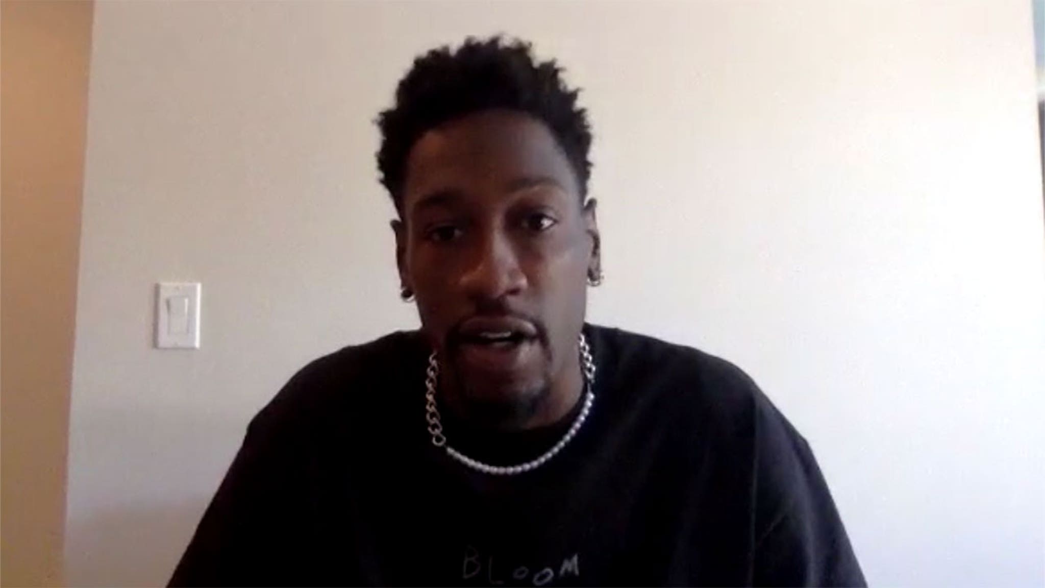 Larry Sanders sends a message to the Miami Heat to sign him this