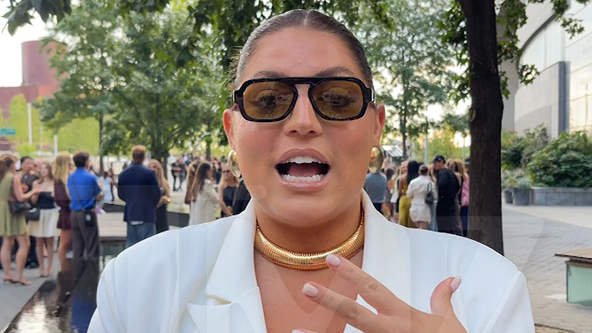 'Sports Illustrated' Swimsuit Model Ella Halikas Says 'Thin' Trend Ruining NYFW
