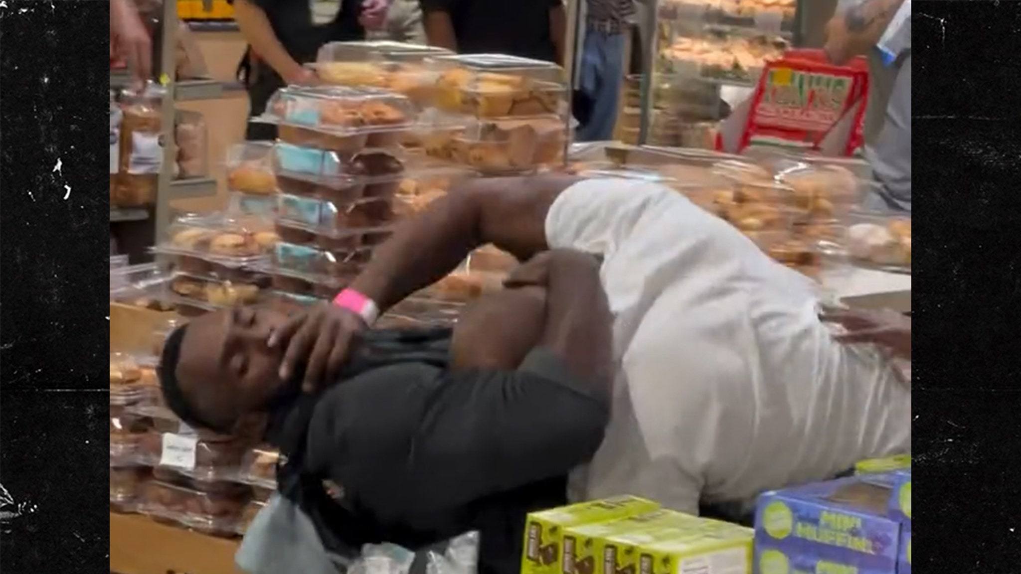 Fight Breaks Out in Whole Foods Bakery Section, Caught on Video Fight Breaks Out in Whole Foods Bakery Section, Caught on Video