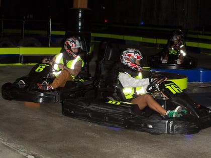 0826_rob_rihanna_go_kart_splash