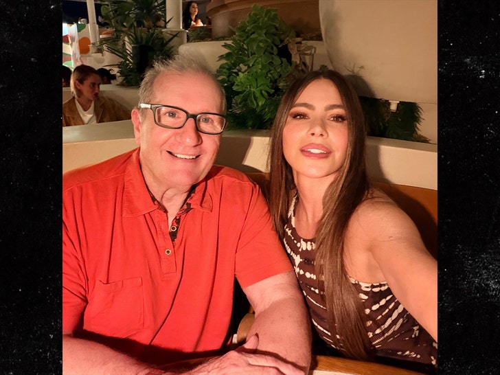 modern family reunion photos sofia vergara insta 2