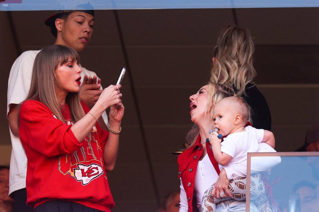 Taylor Swift Brittany Mahomes Celebration Chiefs9