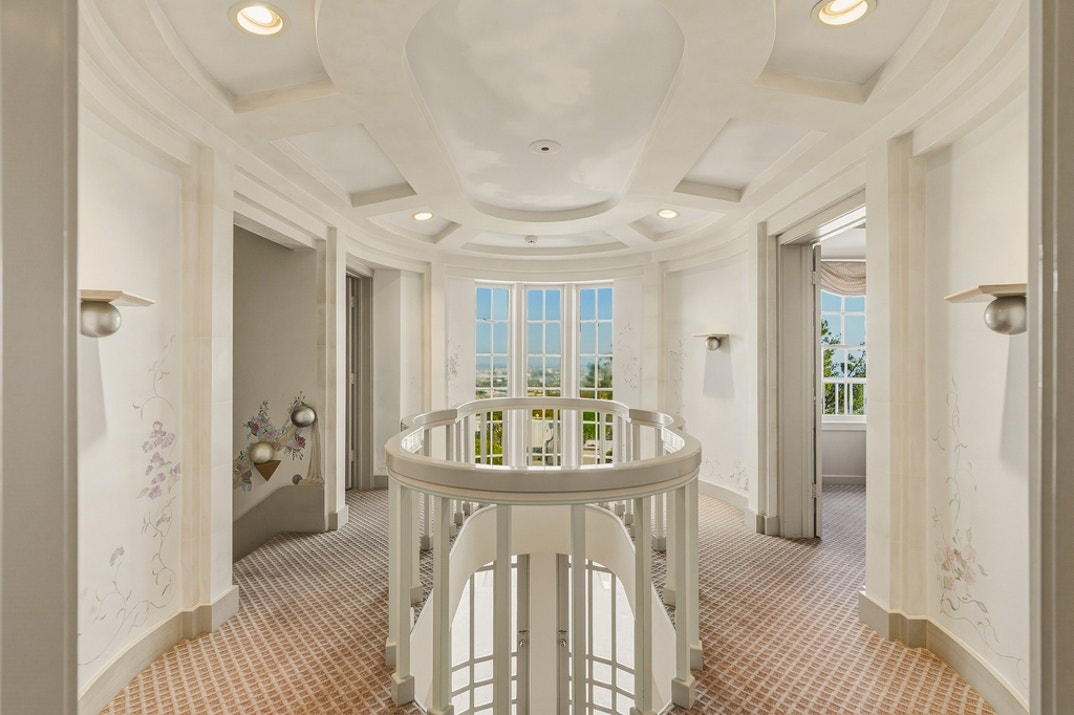 Richard Simmons Hollywood Hills New Photos 16