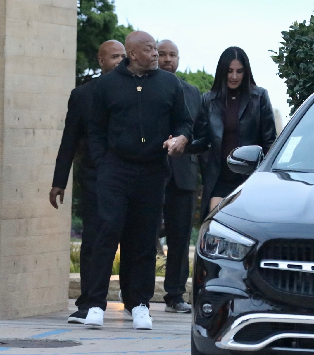 Dr Dre Michelle The Valley Holding Hands 2