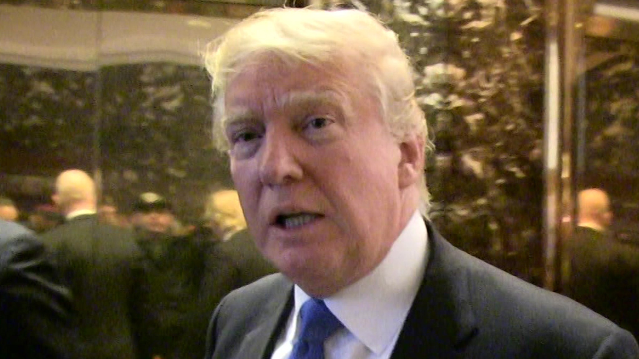 FBI Agents Raid Mar-a-Lago, Donald Trump Says They Broke Into His Safe thumbnail