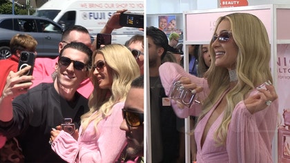 043025_paris_hilton_crowds_kal