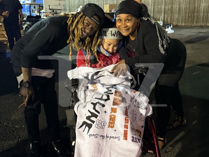 lil wayne meets with fans tmz wm 2