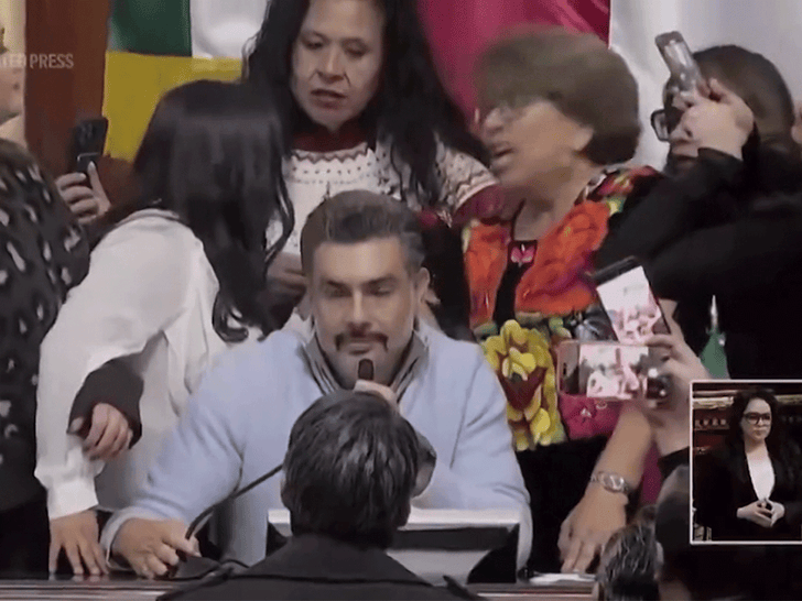 121625_mexican_congress_fight_yelling_primary