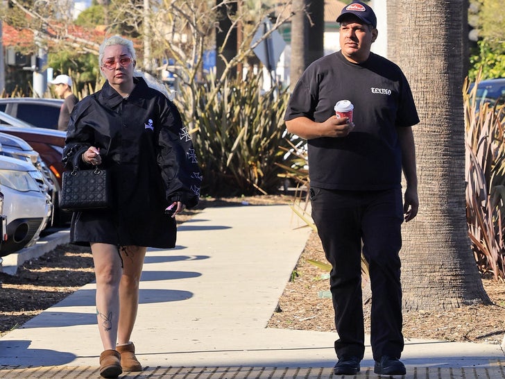 0128-Amanday-Bynes-Boyfriend-Zachary-PDA-In-LA-Sub1