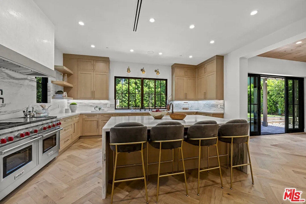 Peta Murgatroyd and Maks Chmerkovskiy Lists L.A. Home For Rent 20